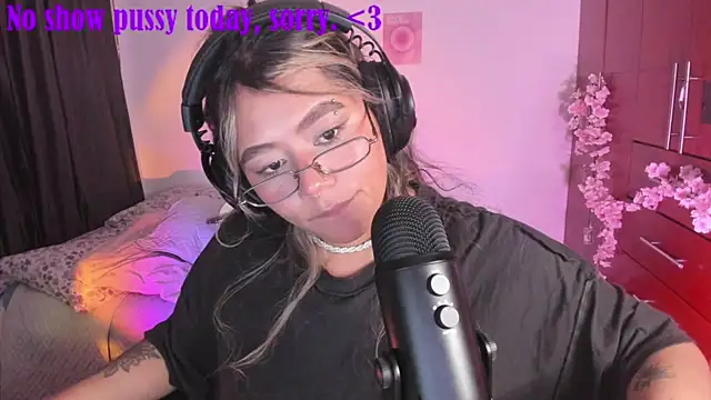 Snapshot of StephaniFox chatting on 09.19.25 StephaniFox online show from 09.19.25