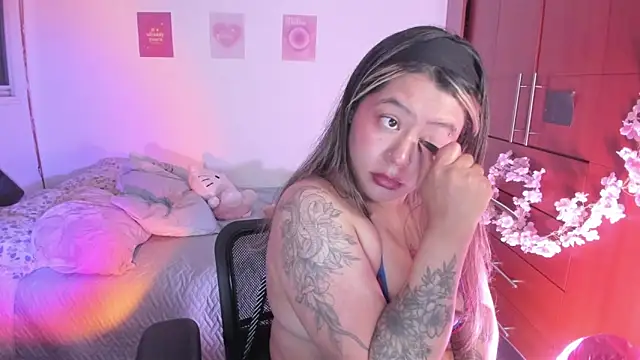 Snapshot of StephaniFox chatting on 09.23.25 StephaniFox online show from 09.23.25