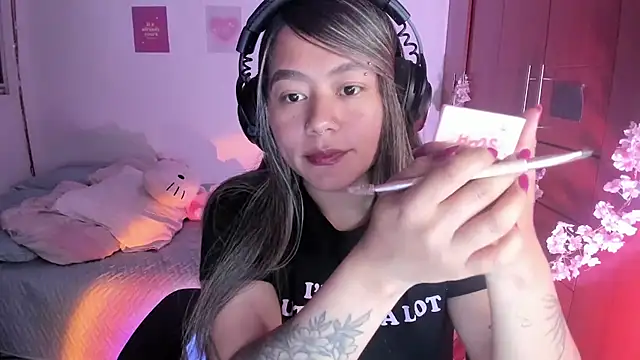 Snapshot of StephaniFox chatting on 10.03.25 StephaniFox online show from 10.03.25