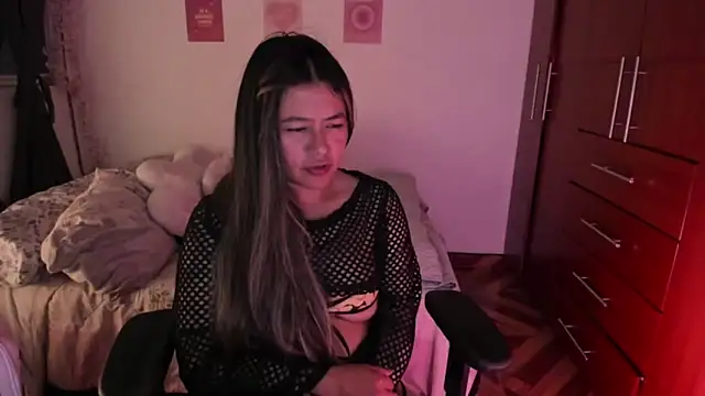 Snapshot of StephaniFox chatting on 11.10.25 StephaniFox online show from 11.10.25