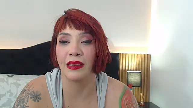 Snapshot of EmiliaKurt chatting on 11.03.25 EmiliaKurt online show from 11.03.25