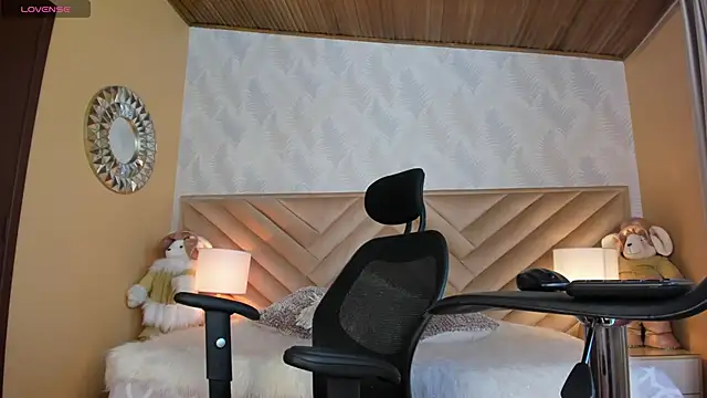 Snapshot of Sharon_mishel chatting on 12.24.24 Sharon mishel online show from 12.24.24