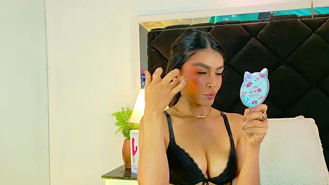 Snapshot of Holly_Brensonexx_ chatting on 10.06.25 Holly Brensonexx online show from 10.06.25