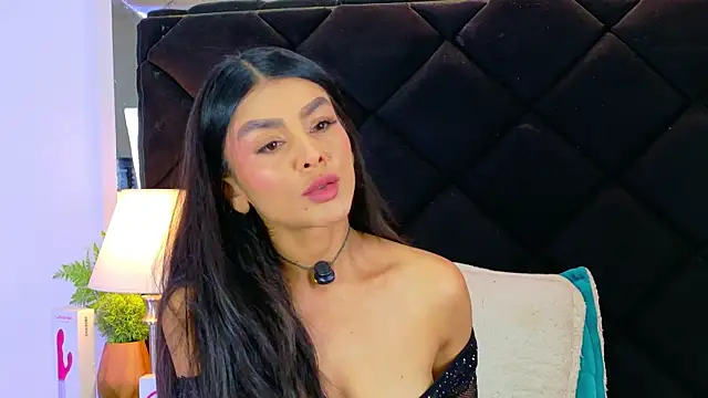 Snapshot of Holly_Brensonexx_ chatting on 10.28.25 Holly Brensonexx online show from 10.28.25