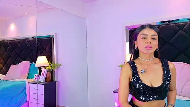 Snapshot of Holly_Brensonexx_ chatting on 11.26.25 Holly Brensonexx online show from 11.26.25