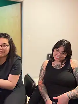 miacanela xo online show from 12.17.25