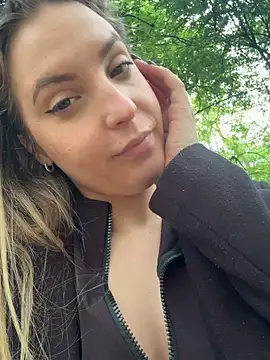 Snapshot of LiliMorganxxx chatting on 04.28.26 LiliMorganxxx online show from 04.28.26