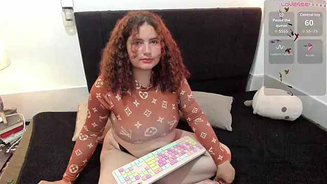 Snapshot of Manina_Molly_ chatting on 10.04.25 Manina Molly online show from 10.04.25