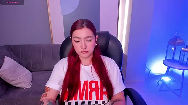 Snapshot of ViolettCastel chatting on 02.05.25 ViolettCastel online show from 02.05.25