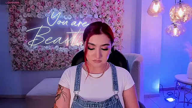 Snapshot of ViolettCastel chatting on 09.22.25 ViolettCastel online show from 09.22.25