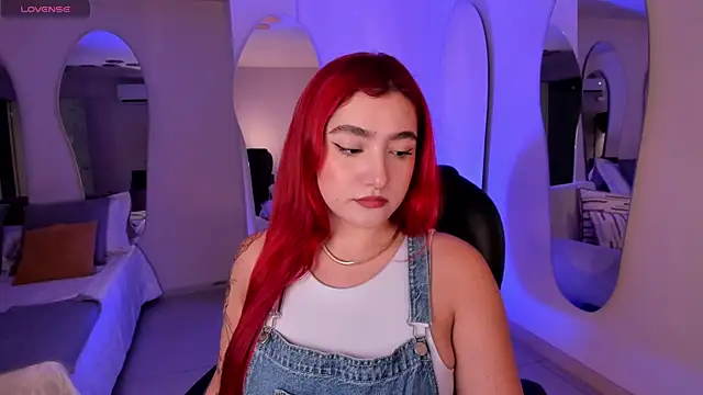 Snapshot of ViolettCastel chatting on 10.01.25 ViolettCastel online show from 10.01.25