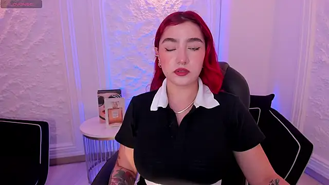 Snapshot of ViolettCastel chatting on 10.08.25 ViolettCastel online show from 10.08.25