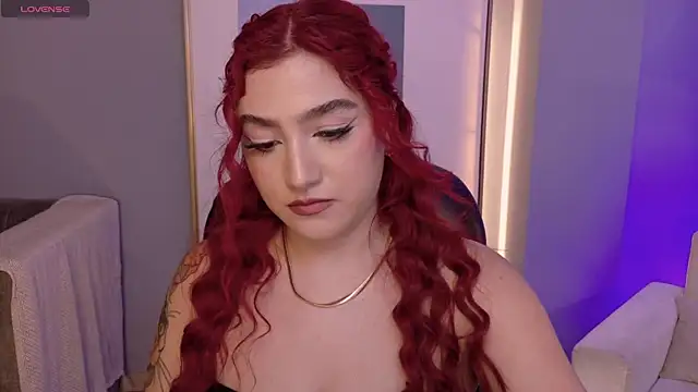 Snapshot of ViolettCastel chatting on 11.12.25 ViolettCastel online show from 11.12.25