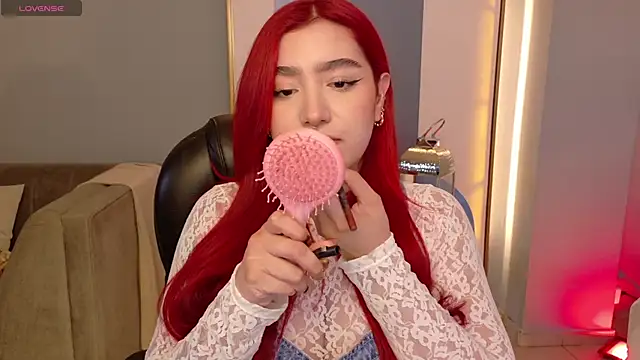 Snapshot of ViolettCastel chatting on 11.14.25 ViolettCastel online show from 11.14.25