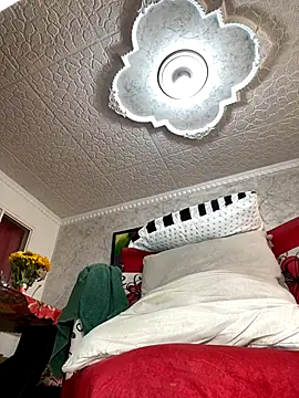 sweetsarabig22cm online show from 12.19.25