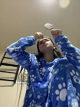 Kimmymadison- online show from 10.02.25