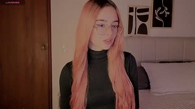 Snapshot of Roxxy_mora chatting on 02.02.26 Roxxy mora online show from 02.02.26