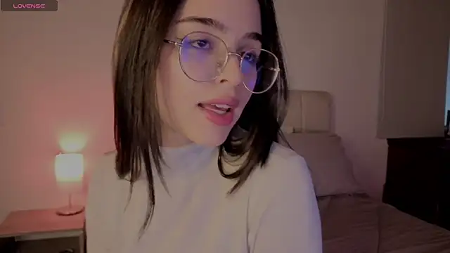 Snapshot of Roxxy_mora chatting on 03.10.26 Roxxy mora online show from 03.10.26