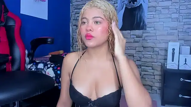 sofiacastillo01 online show from 03.18.25