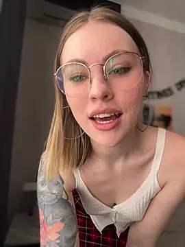 Snapshot of LoveGameSexx chatting on 02.15.25 LoveGameSexx online show from 02.15.25