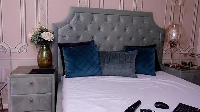 Snapshot of LucyAddison chatting on 02.06.25 LucyAddison online show from 02.06.25