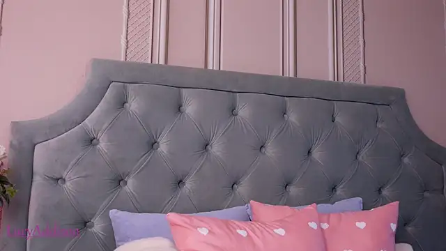 Snapshot of LucyAddison chatting on 11.12.25 LucyAddison online show from 11.12.25