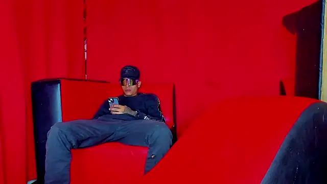 Extreme Team8 online show from 11.16.25