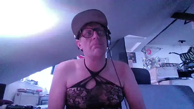 Bigthroaterboy online show from 10.29.25