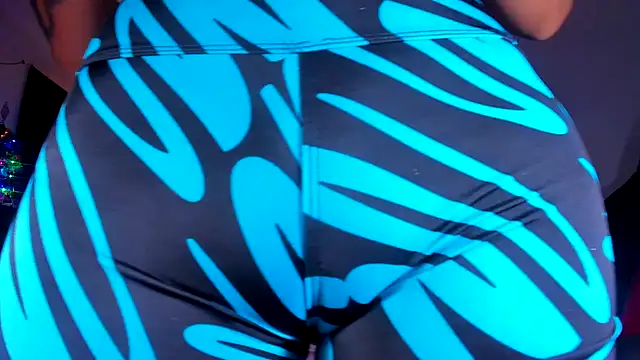 Snapshot of kerlysmith_24 chatting on 12.15.24 kerlysmith 24 online show from 12.15.24