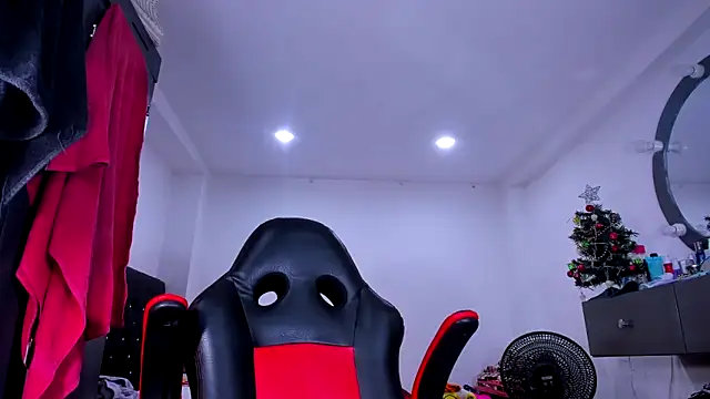 Snapshot of kerlysmith_24 chatting on 01.03.25 kerlysmith 24 online show from 01.03.25