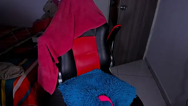 Snapshot of kerlysmith_24 chatting on 03.19.25 kerlysmith 24 online show from 03.19.25