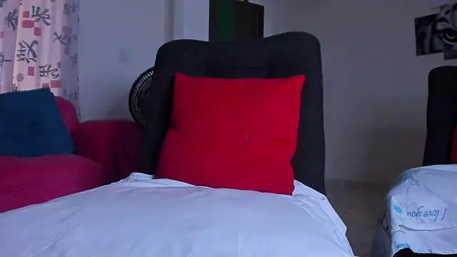 Snapshot of kerlysmith_24 chatting on 09.25.25 kerlysmith 24 online show from 09.25.25