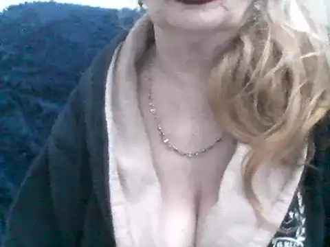 CarlyTreat online show from 02.07.25