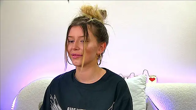 Snapshot of LiliaBianka chatting on 02.17.25 LiliaBianka online show from 02.17.25