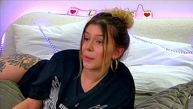 Snapshot of LiliaBianka chatting on 02.17.25 LiliaBianka online show from 02.17.25