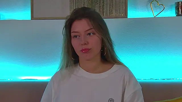 Snapshot of LiliaBianka chatting on 03.18.25 LiliaBianka online show from 03.18.25