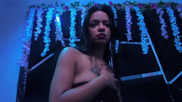 MaddyHudson online show from 10.10.25