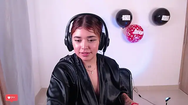 Snapshot of JoselinFlower_ chatting on 01.01.25 JoselinFlower online show from 01.01.25