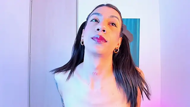 sofiaa grey  online show from 04.03.26