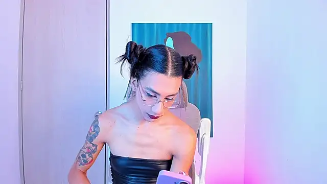 Snapshot of sofiaa_grey_ chatting on 04.21.26 sofiaa grey online show from 04.21.26