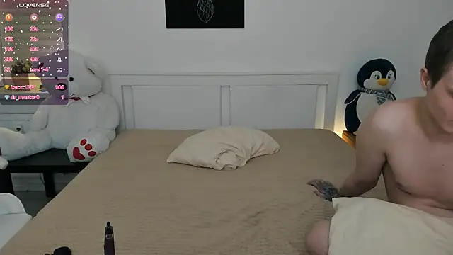 Snapshot of shaameless chatting on 02.12.25 shaameless online show from 02.12.25