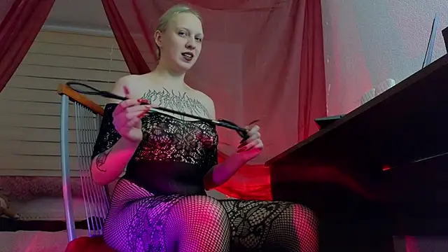 Snapshot of Martha_Hoffman chatting on 01.05.25 Martha Hoffman online show from 01.05.25