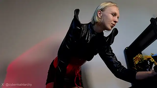 Snapshot of Martha_Hoffman chatting on 10.13.25 Martha Hoffman online show from 10.13.25