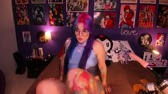 Snapshot of anne_cross chatting on 01.06.25 anne cross online show from 01.06.25