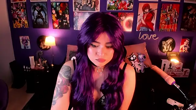 Snapshot of anne_cross chatting on 01.24.25 anne cross online show from 01.24.25