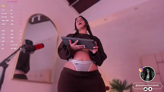 Snapshot of iara_martinez chatting on 12.13.24 iara martinez online show from 12.13.24