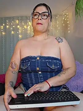 Snapshot of Juliietha_servas chatting on 06.10.26 Juliietha servas online show from 06.10.26