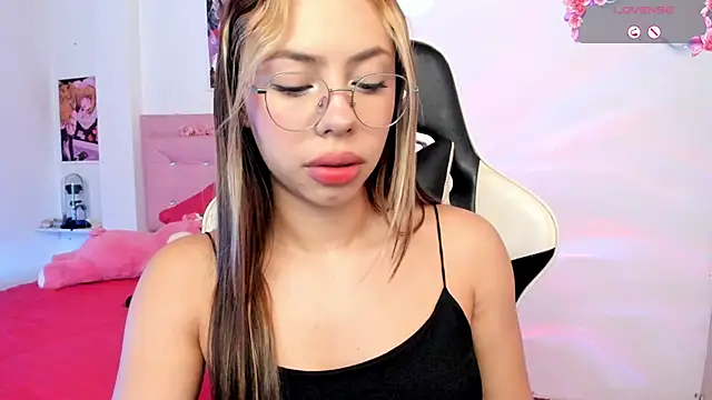 Snapshot of little_jade chatting on 11.19.25 little jade online show from 11.19.25