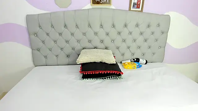 Snapshot of BRIYITHMENA chatting on 10.16.25 BRIYITHMENA online show from 10.16.25