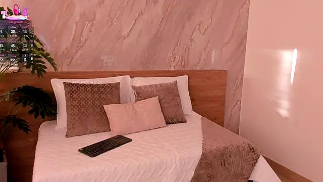 emily hunter12 online show from 12.03.25